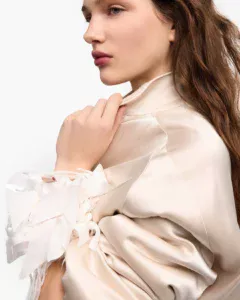 Шовкова резинка в стилі high fashion.